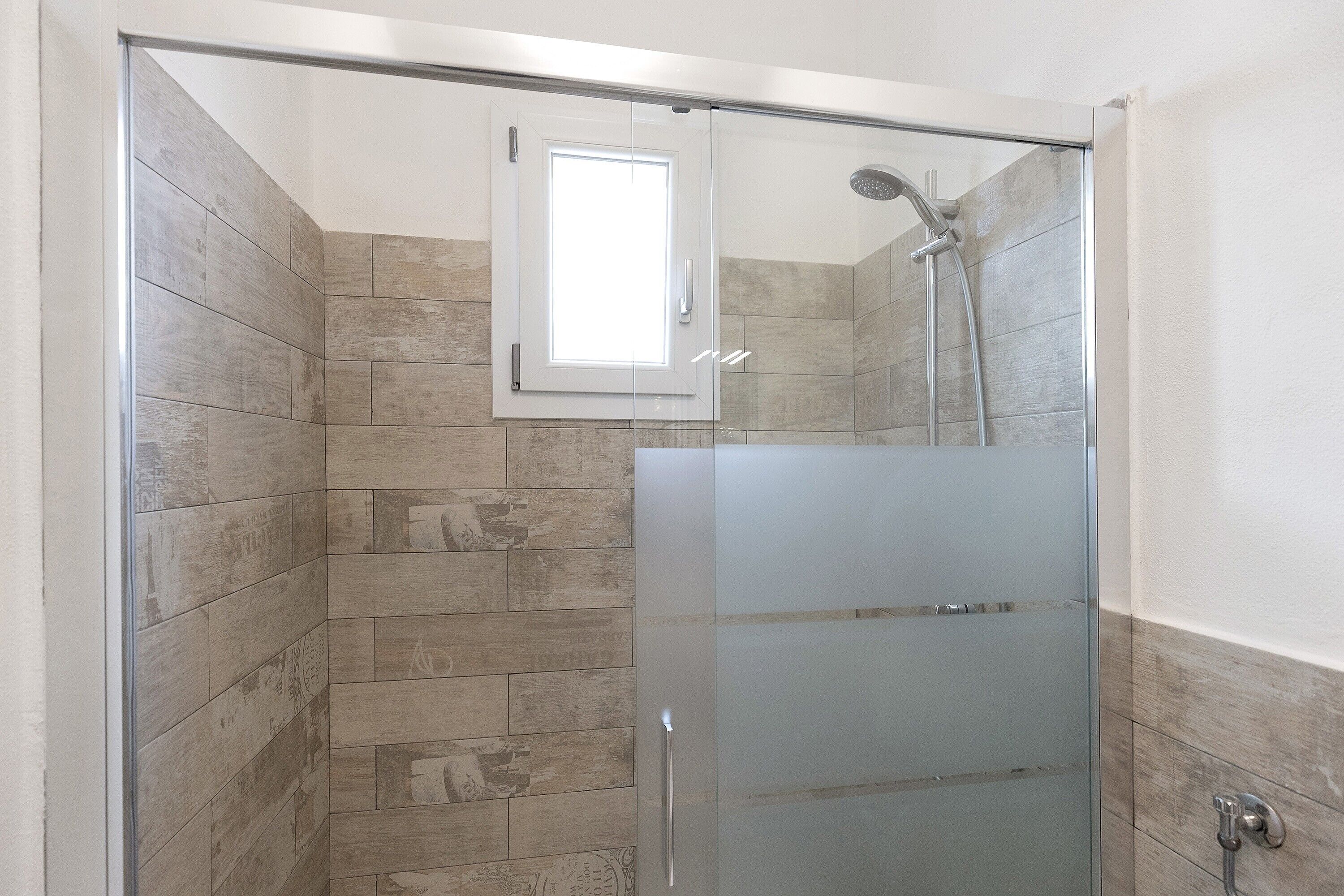 Ducha, secador de pelo, toallas