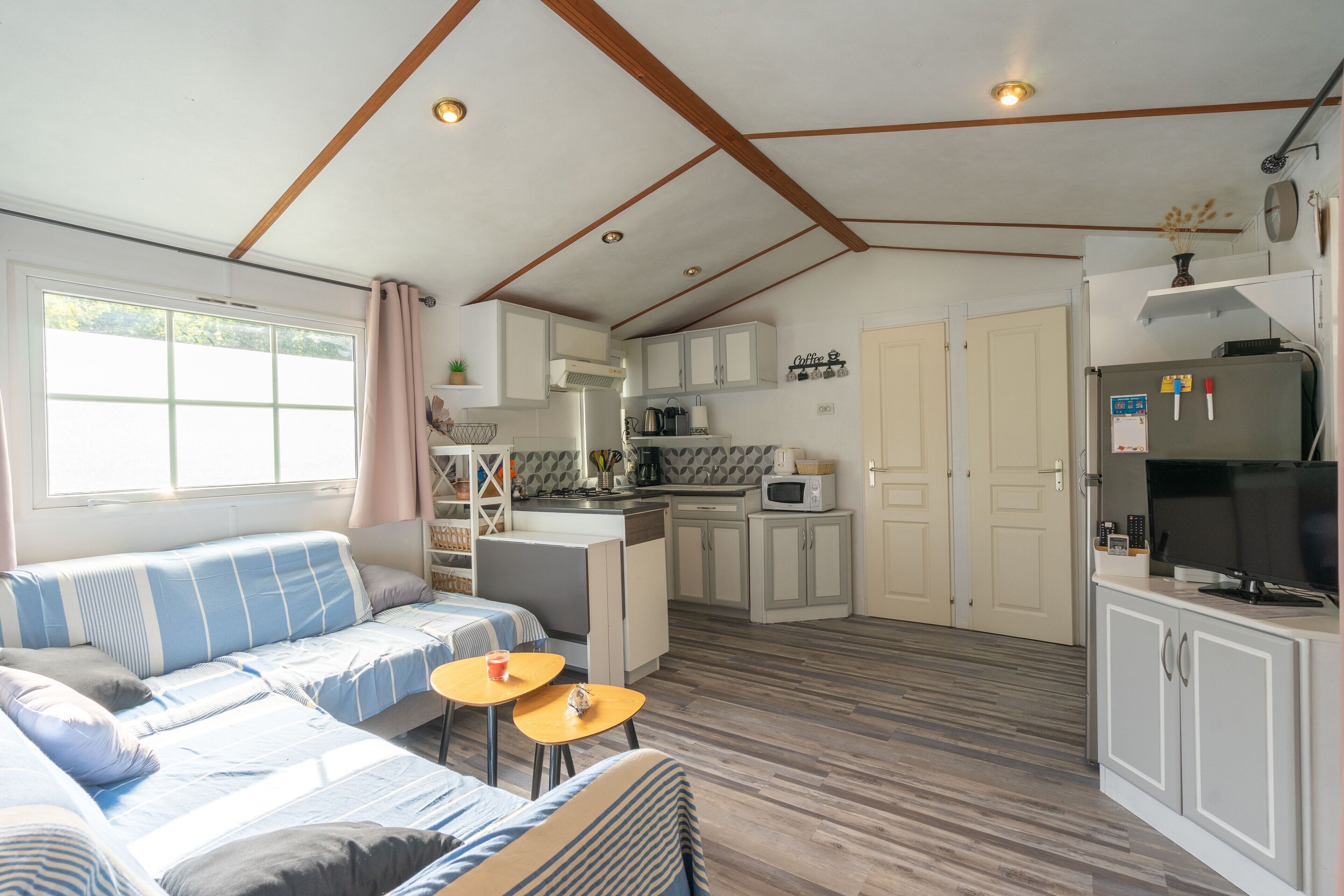 Fernseher, Tischtennisplatte