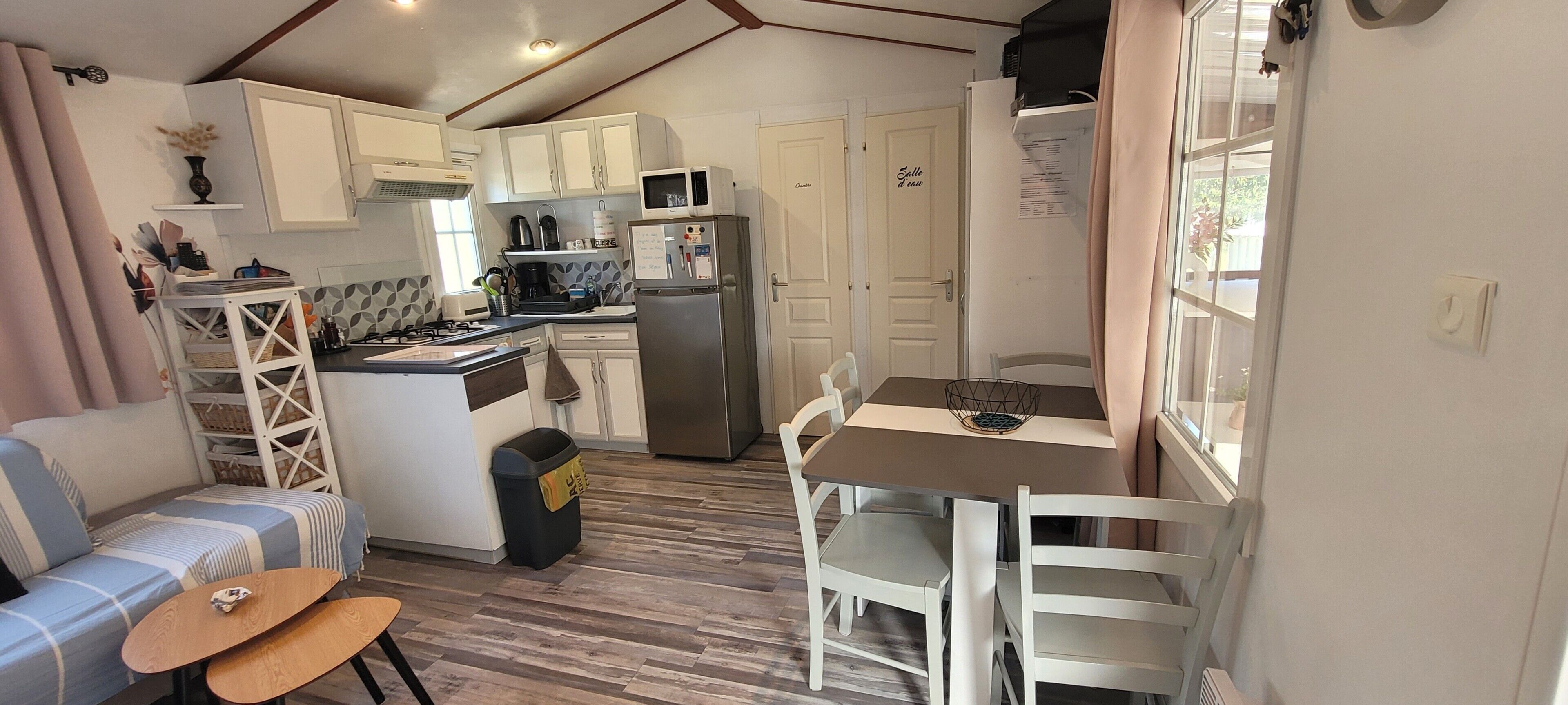 Refrigerador, microondas, horno y parrilla de estufa 