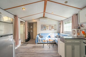 TV, ping pong - Mh 229 - La Tremblade: Comfortable Mobile Home with Terrace, Garden & Shared Pool (La Tremblade)