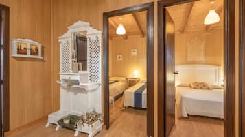 2 dormitorios, tabla de planchar con plancha, wifi gratis y ropa de cama