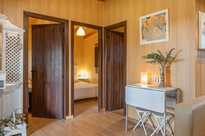 2 chambres, fer et planche à repasser, Wi-Fi gratuit, draps fournis