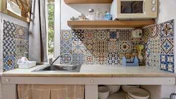 Frigorifero, microonde, macchina per tè/caffè, tostapane