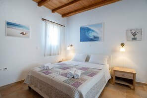 4 bedrooms, iron/ironing board, free WiFi, bed sheets