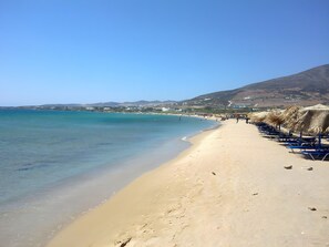 Una spiaggia nelle vicinanze