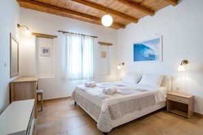 4 makuuhuonetta, silitysrauta/-lauta, ilmainen Wi-Fi, vuodevaatteet