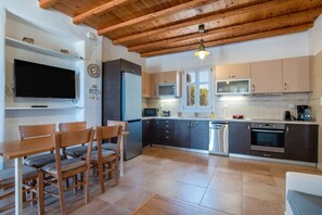 Kühlschrank, Mikrowelle, Ofen, Geschirrspüler