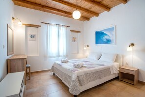 4 bedrooms, iron/ironing board, free WiFi, bed sheets