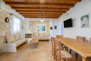 Dining - Holiday Home 'Blue Xenia' with Sea View, Wi-Fi and Air Conditioning (Chrisi Akti)