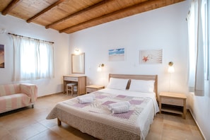 4 bedrooms, iron/ironing board, free WiFi, bed sheets