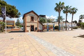Property grounds - Apartment 'La Casita De La Playa' with Private Terrace, Wi-Fi and Air Conditioning (La Cala del Moral)