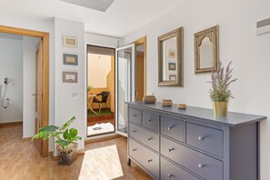 Interior - Apartment 'La Casita De La Playa' with Private Terrace, Wi-Fi and Air Conditioning (La Cala del Moral)