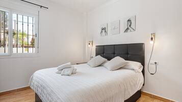 2 Schlafzimmer, BĂŒgeleisen/BĂŒgelbrett, kostenloses WLAN, BettwĂ€sche