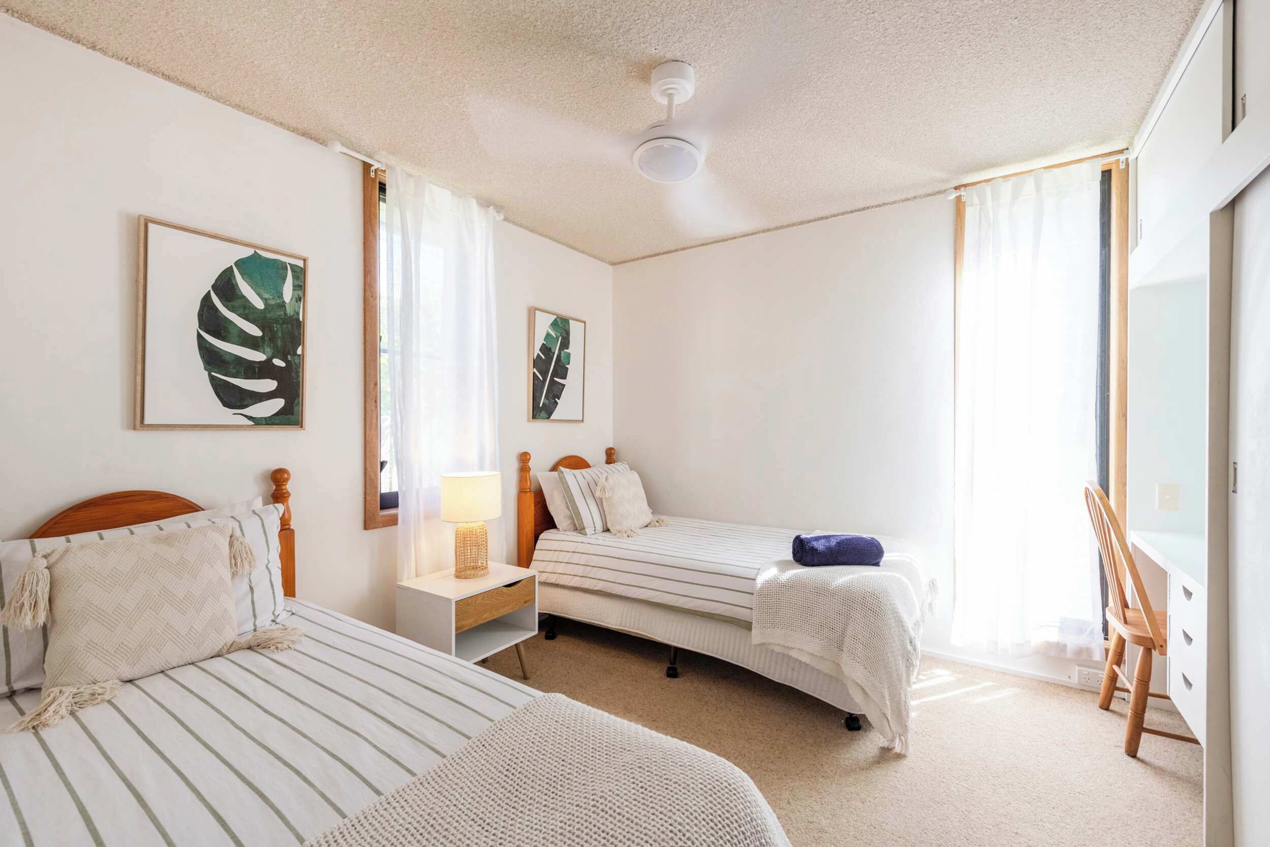 5 bedrooms, iron/ironing board, WiFi, bed sheets