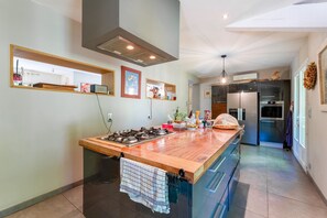 Frigorifero, microonde, forno, lavastoviglie