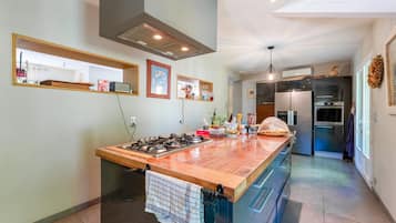 KĂŒhlschrank, Mikrowelle, Ofen, GeschirrspĂŒler