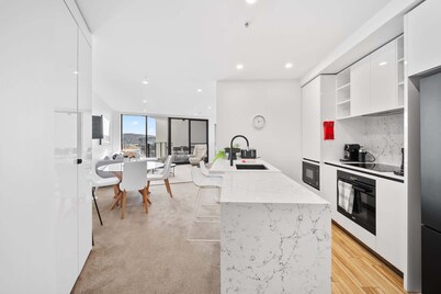 Stylish 2-Bed Apartment in Canberra CBD