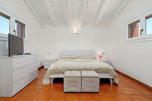 2 bedrooms, bed sheets - Apartment 'Piazzetta Garden' with Sea View, Private Terrace and Air Conditioning (san teodoro)