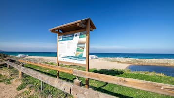 Una spiaggia nelle vicinanze