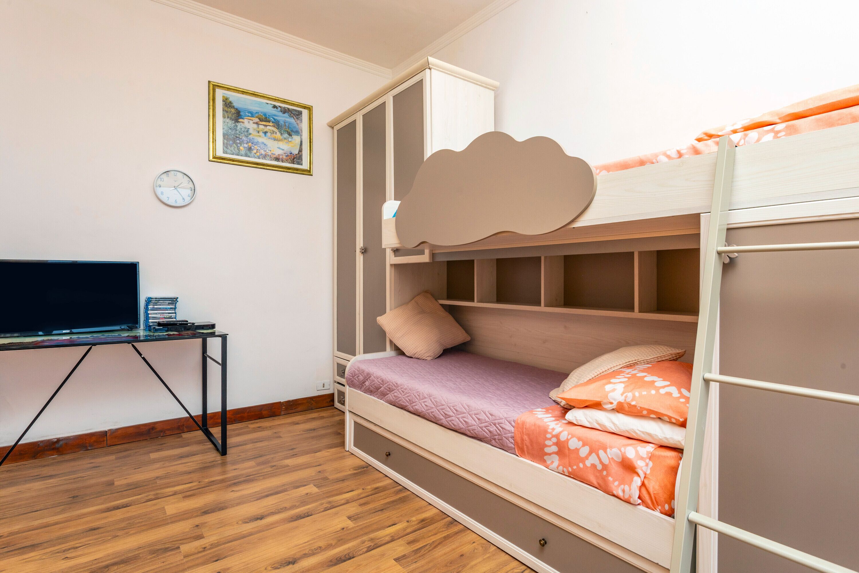 2 bedrooms, iron/ironing board, bed sheets