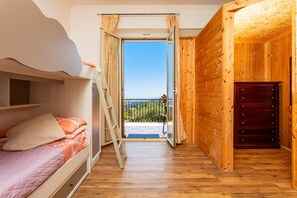 2 室のベッドルーム、アイロン / アイロン台、ベッドシーツ