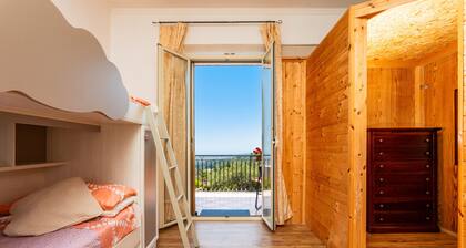 Apartamento 'Sara' con vistas al mar, terraza privada y jardín privado