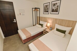 Deluxe Double Room | Desk, laptop workspace, free WiFi, bed sheets - Casa Charlie Hotel (Makati)