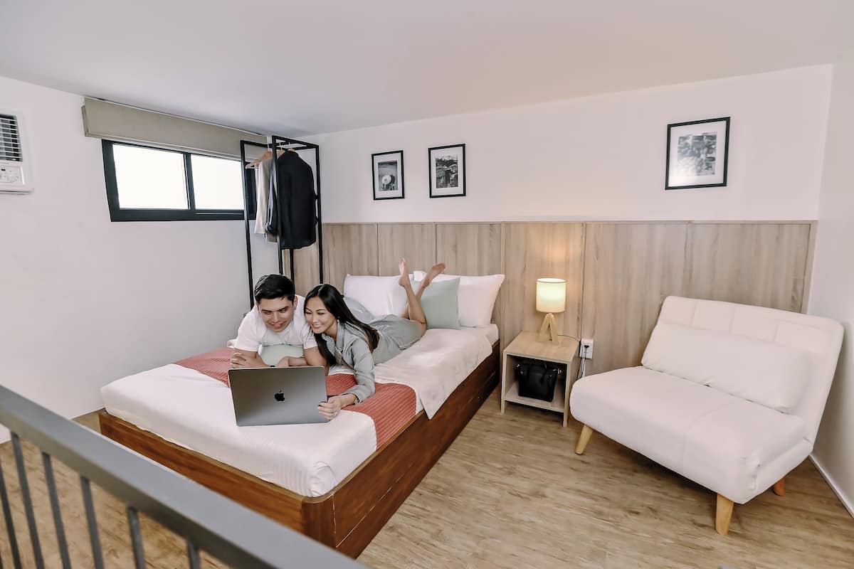 家庭樓中樓客房 | 書桌、筆電工作空間、免費無線上網、床單