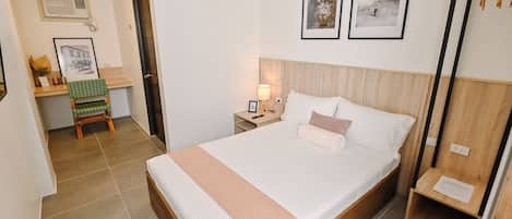 Deluxe-rum | Skrivbord, arbetsyta för laptop, gratis wi-fi och sÀngklÀder