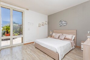 1 chambre, fer et planche à repasser, draps fournis