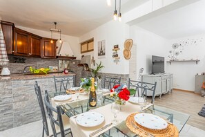 Dining - Apartment 'Giulia' with Sea View, Private Terrace and Private Garden (Mascali)