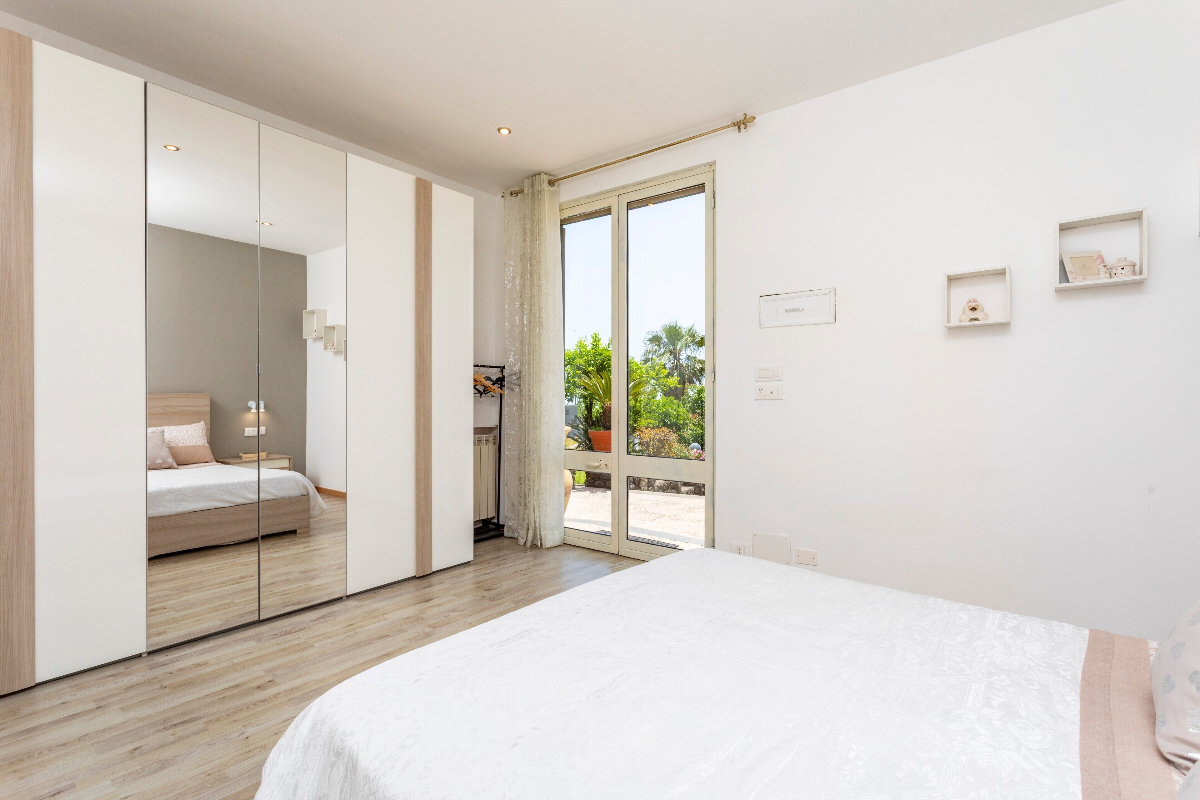 1 chambre, fer et planche à repasser, draps fournis