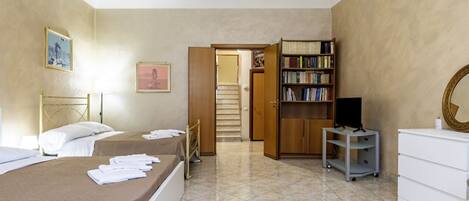 2 bedrooms, iron/ironing board, WiFi, bed sheets