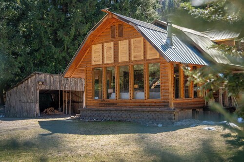 Yaak Riverfront Cabin -
Hunting, Fishing & Family Get Away!