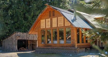 Yaak Riverfront Cabin -
Hunting, Fishing & Family Get Away!