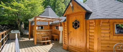 Tina de hidromasaje al aire libre