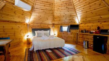 1 bedroom, bed sheets