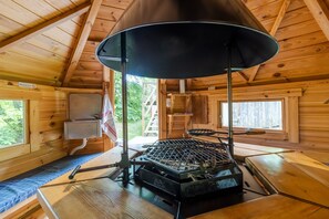 Interior - Grand Kota with Private Nordic Bath – Cozy Cabin, Kota Grill (Saint-Cybranet)