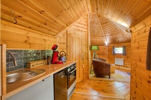 Fridge, microwave, oven, stovetop - Grand Kota with Private Nordic Bath – Cozy Cabin, Kota Grill (Saint-Cybranet)