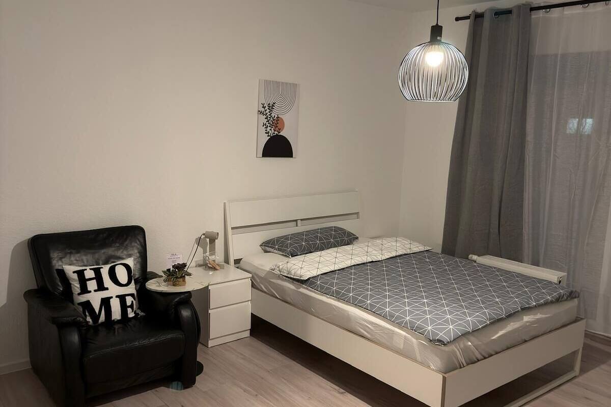 Monolocale Deluxe | Postazione laptop, tende oscuranti, ferro/asse da stiro, Wi-Fi gratuito