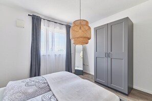Laptop workspace, blackout curtains, iron/ironing board, free WiFi - Ela Apartments Mannheim (Mannheim)