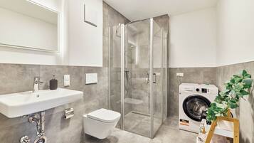 SĂšche-cheveux, serviettes fournies, savon, shampoing