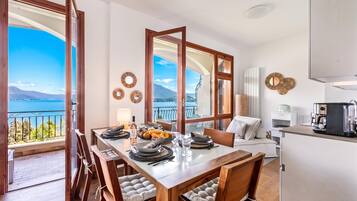 Family Apartment, 2 Bedrooms, Microwave, Mountainside (Elegant Panorama Lake View Terrace) | Dining