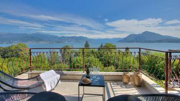 ハネムーン アパートメント 1 ベッドルーム マウンテンサイド (Mon Reve Lake View Pool, Stresa) | レイク ビュー