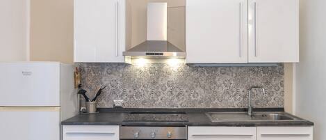 Réfrigérateur, four, plaque de cuisson, lave-vaisselle