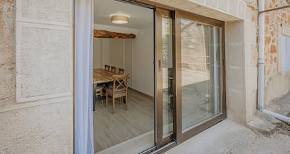 Holiday Home 'La Cabaña De Cascajares' with Mountain View, Balcony and Wi-Fi