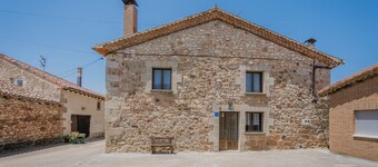 Ferienhaus 'La Cabaña De Cascajares' mit Bergblick, Balkon und Wi-Fi
