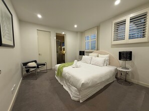 3 bedrooms, desk, iron/ironing board, travel cot