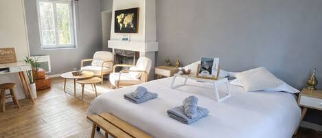 1 bedroom, desk, iron/ironing board, travel cot