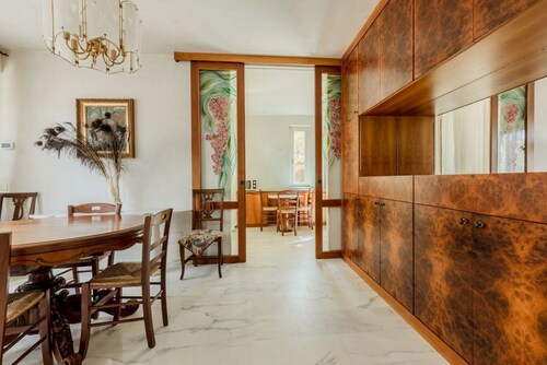 GuestHost - Villa Tina!